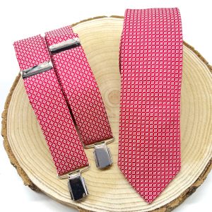Tirantes y corbata roja motivos blancos