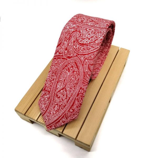 Corbata roja paisley