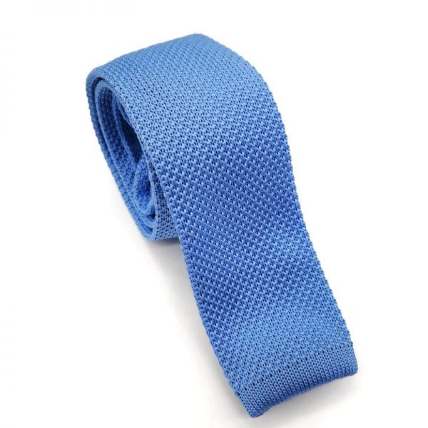 Corbata de punto azul claro
